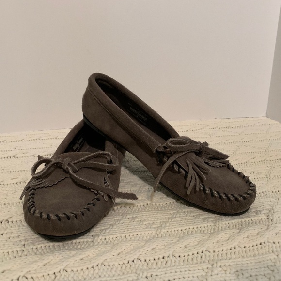 Minnetonka Shoes - Minnetonka Taupe Colored Cute Moccasins